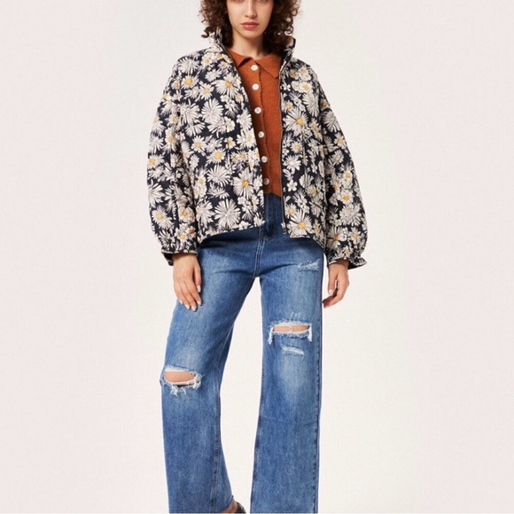 Zara Black Floral Daisy Bomber Jacket with White and Yellow Accents - Picture 6 of 9